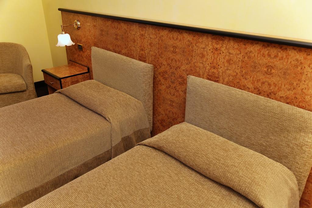 Hotel Le Moran Cusago Habitación foto